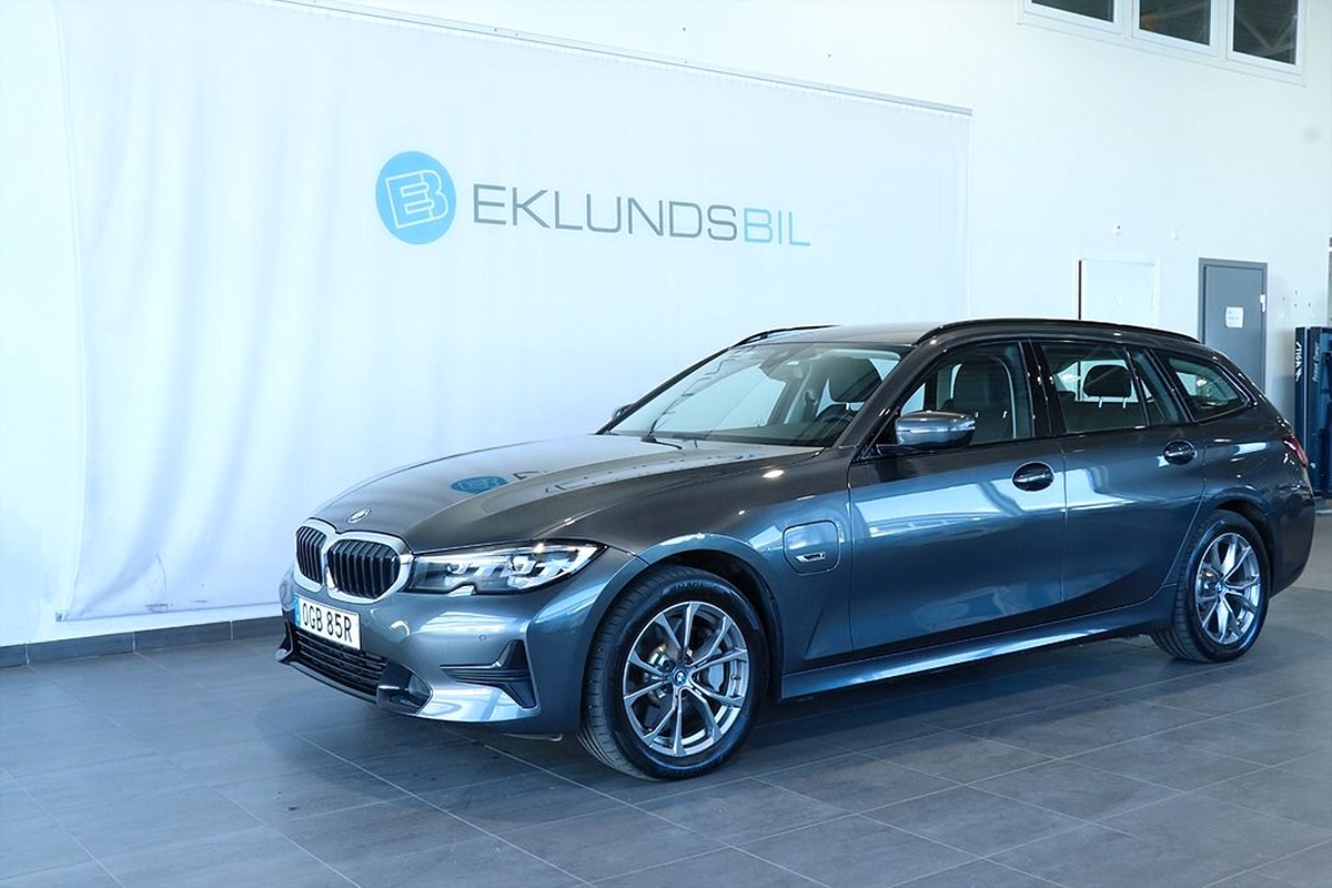 BMW 330e xDrive Touring Steptronic Sport line, Navi