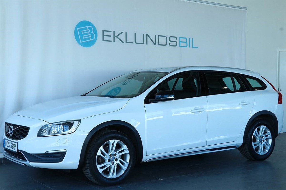 Volvo V60 Cross Country D4 AWD Momentum, Drag, Navi, Värmare